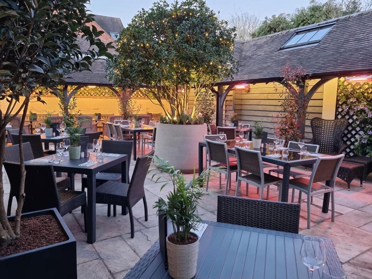 The Lion Hotel Brewood Buitenkant foto