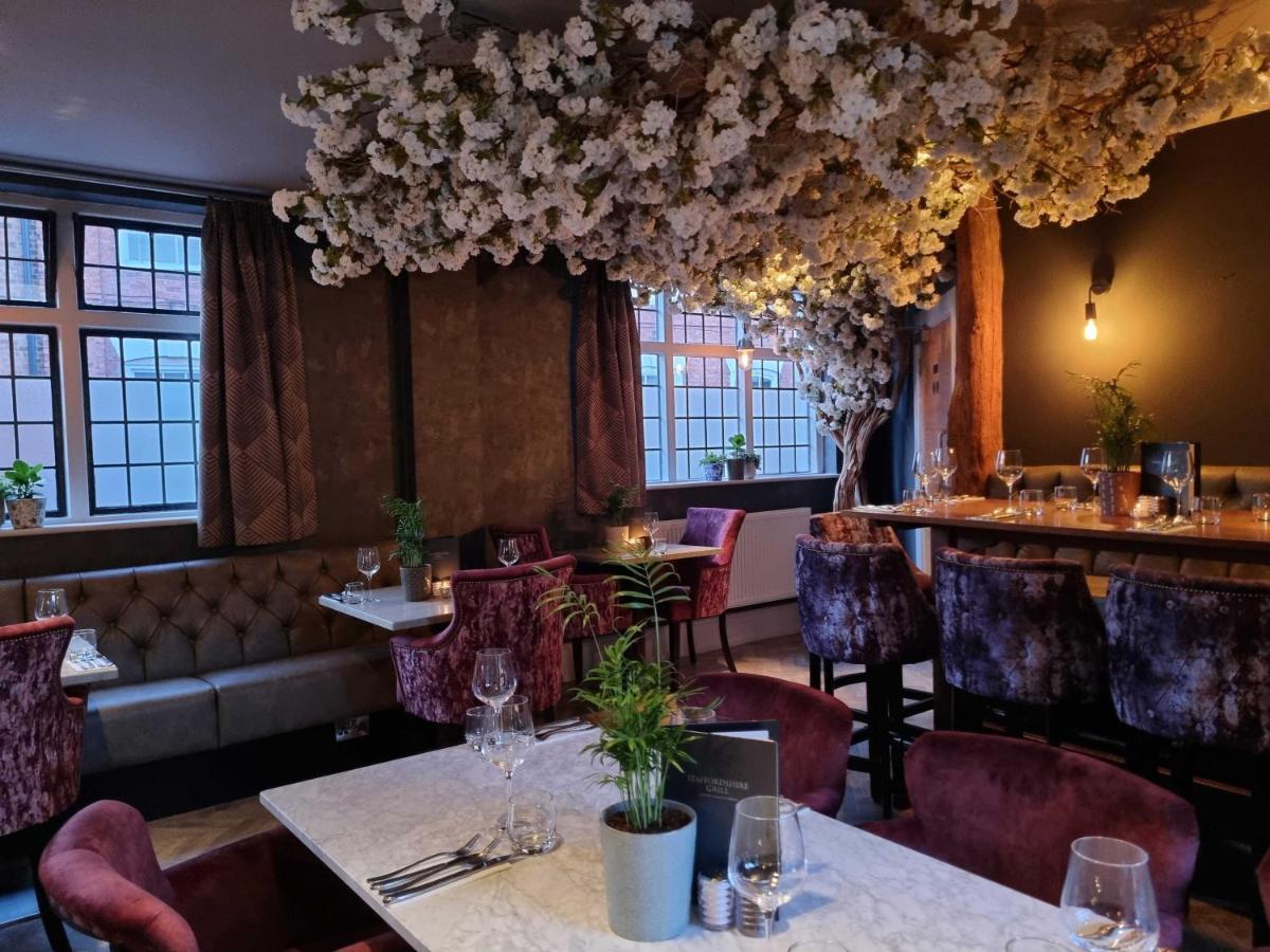 The Lion Hotel Brewood Buitenkant foto
